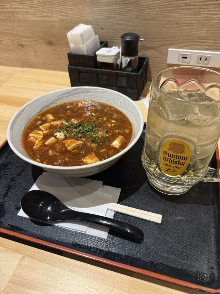 湯らっくすのサ飯 麻婆丼と角ハイボール