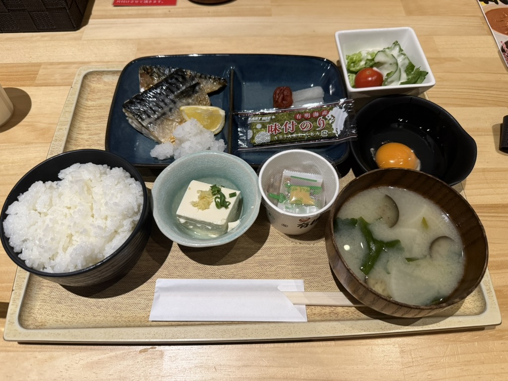 湯らっくすの朝食 焼き鯖定食