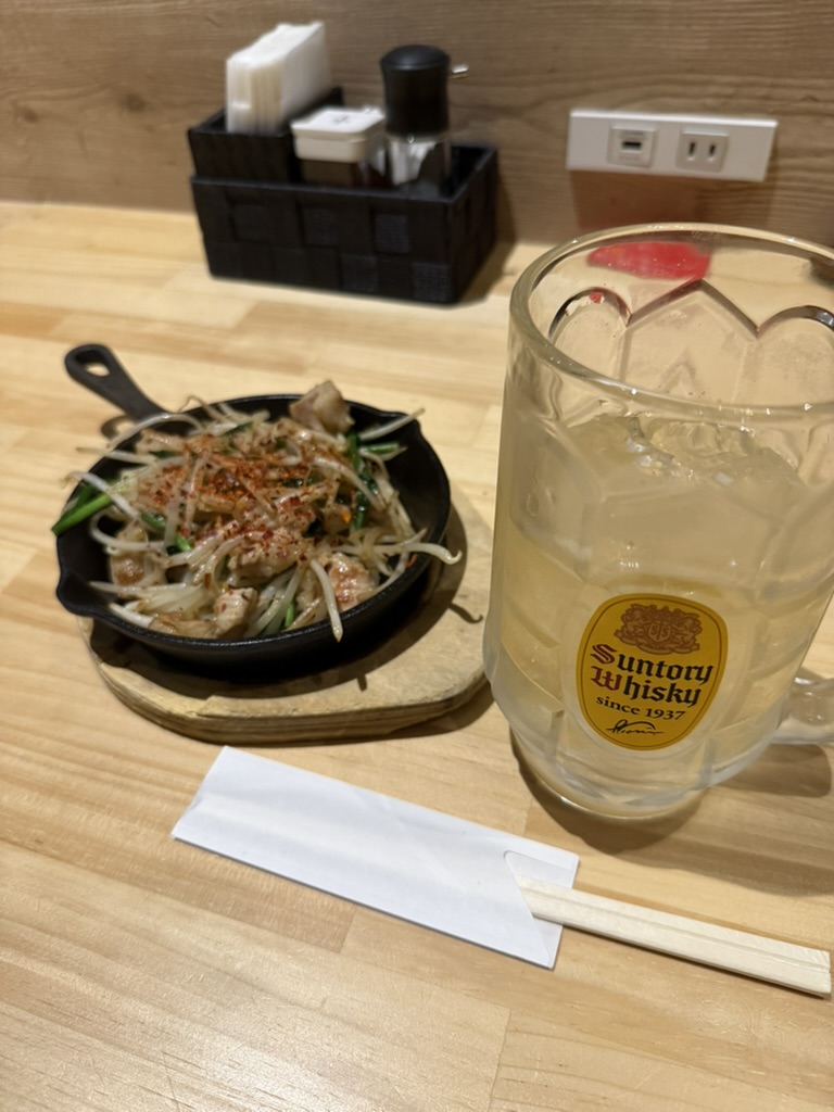 湯らっくすのサ飯 ホルモン鉄板焼と角ハイボール