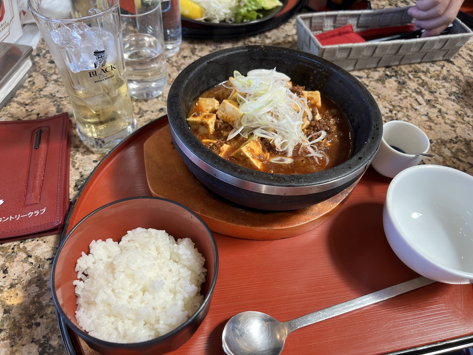 ホテル日南北郷リゾートのサ飯 石焼麻婆豆腐とハイボール